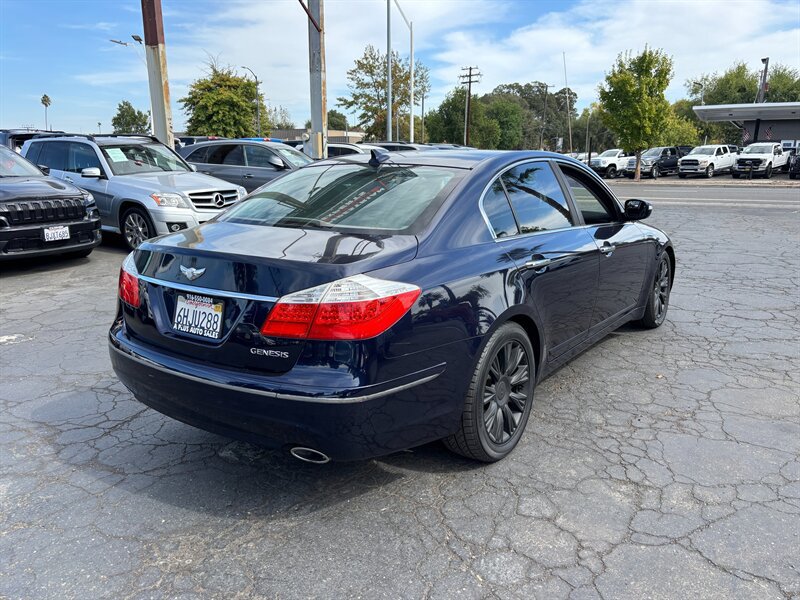 Used 2009 Hyundai Genesis 3.8 w/ Premium Plus Pkg 3 RWD image 3