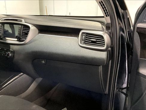 Used 2016 Kia Sorento L FWD image 19