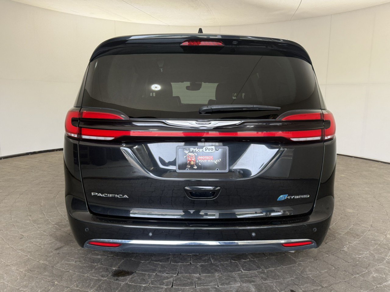 Used 2023 Chrysler Pacifica Touring-L FWD image 6
