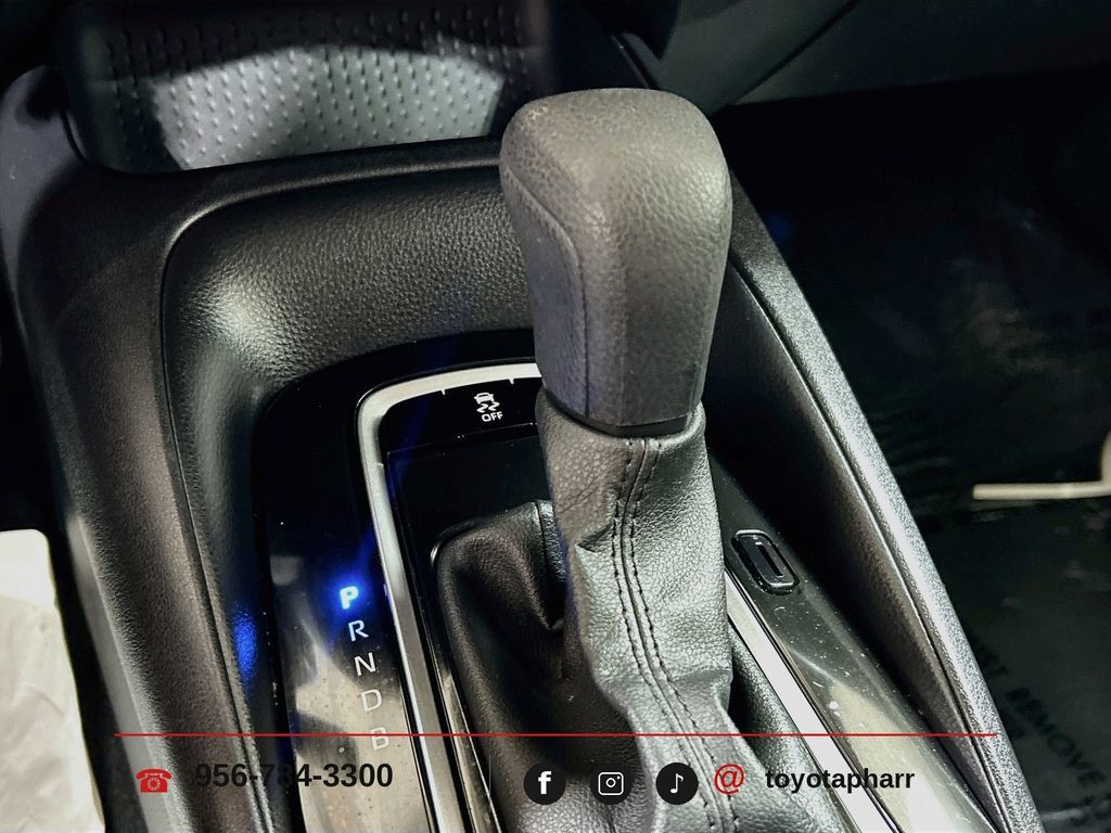 Used 2025 Toyota Corolla LE FWD image 15