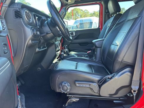 Used 2021 Jeep Wrangler Unlimited Sahara w/ Cold Weather Group AWD/4WD image 13