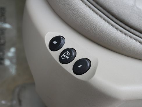 Used 2005 Cadillac XLR RWD image 8