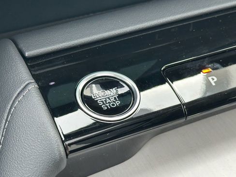 New 2025 Lincoln Navigator L Reserve AWD/4WD image 12
