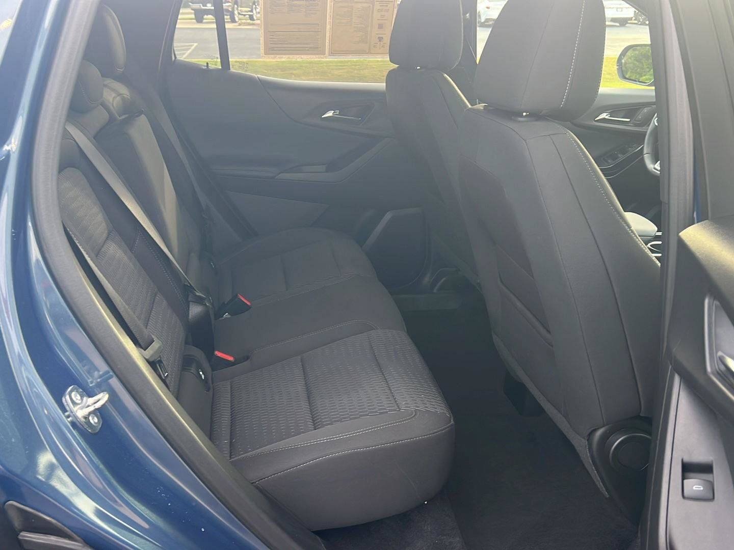Used 2025 Chevrolet Equinox LT FWD image 12