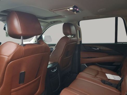 Used 2018 Cadillac Escalade Luxury image 18