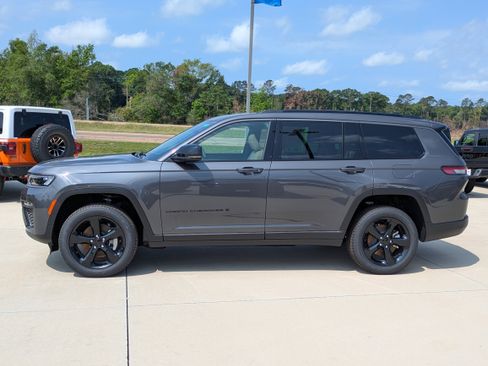 New 2026 Jeep Grand Cherokee L Limited w/ Limited Altitude Package RWD image 5