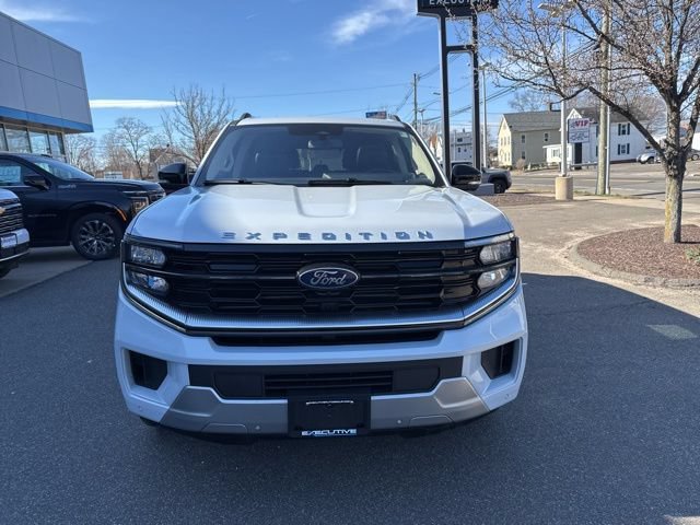 Used 2025 Ford Expedition Platinum AWD/4WD image 3