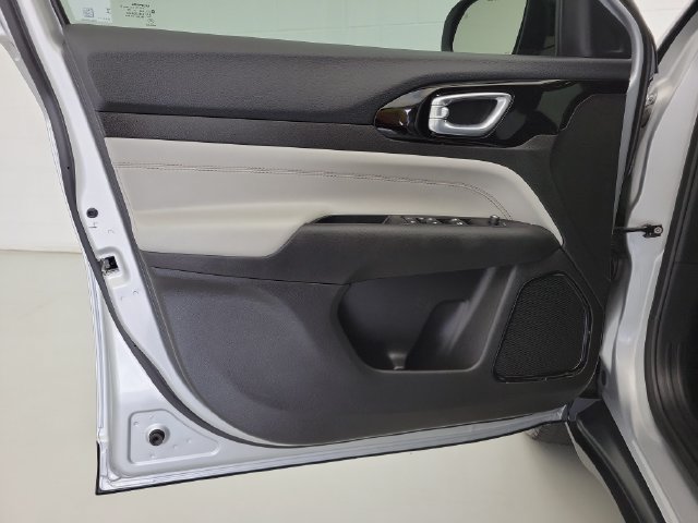 Used 2025 Jeep Compass Limited AWD/4WD image 19