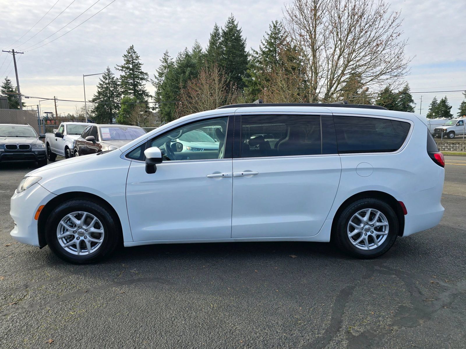 Used 2021 Chrysler Voyager Lxi FWD image 2