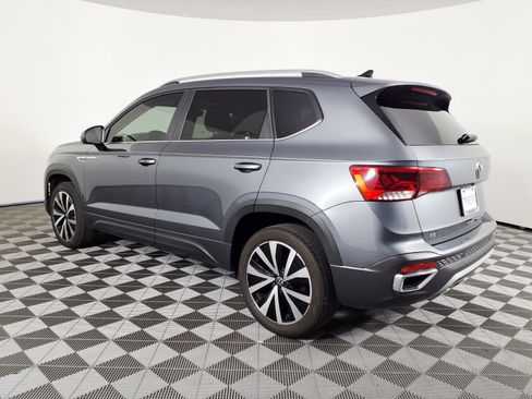 Used 2024 Volkswagen Taos SE FWD image 6