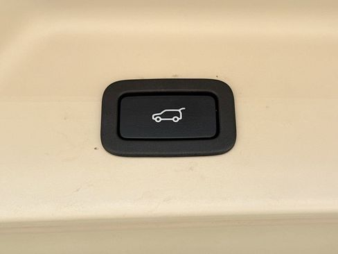 Used 2022 Land Rover Range Rover Westminster Edition image 12