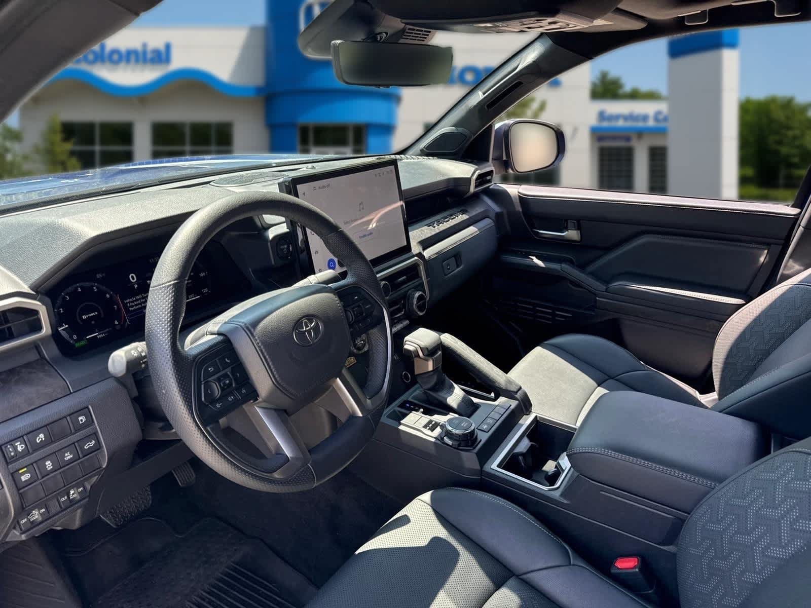 Used 2025 Toyota Tacoma Limited AWD/4WD image 12