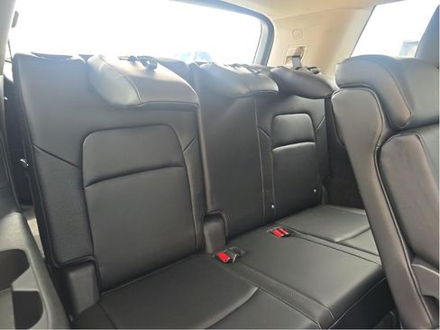 Used 2024 Nissan Pathfinder SL AWD/4WD image 17