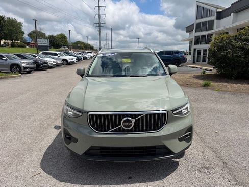 Certified 2023 Volvo XC40 B5 Plus w/ Protection Package Premier AWD/4WD image 2