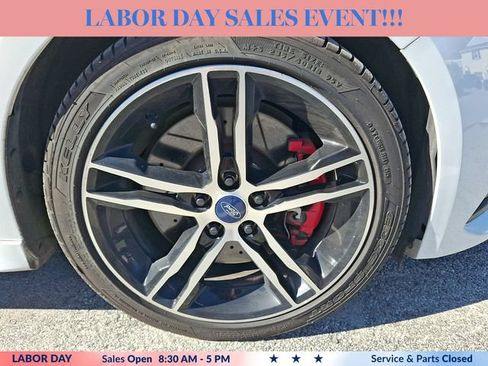 Used 2017 Ford Focus ST w/ Equipment Group 401A FWD image 8