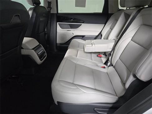 New 2026 Lincoln Nautilus Premier image 13