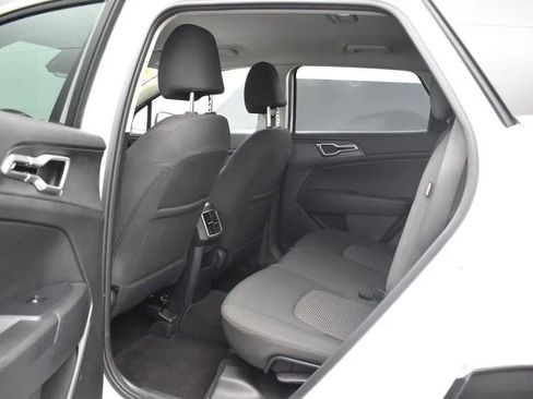 Used 2025 Kia Sportage LX image 15