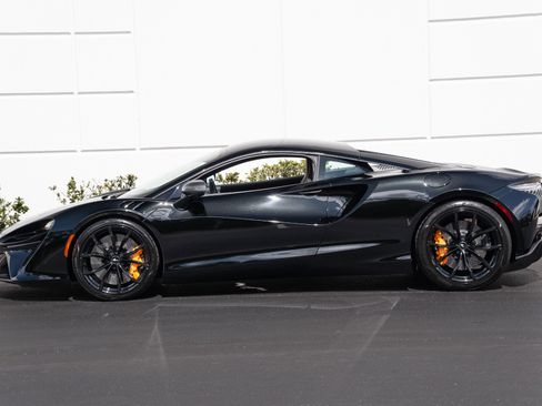 Used 2023 McLaren Artura RWD image 26