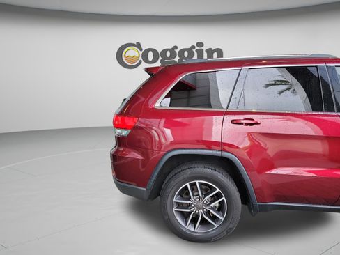 Used 2019 Jeep Grand Cherokee Laredo w/ Laredo X Package image 8