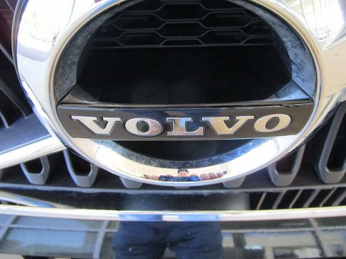 Used 2022 Volvo XC40 T5 Momentum AWD/4WD image 22