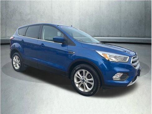 Used 2017 Ford Escape SE w/ SE Cold Weather Package image 8