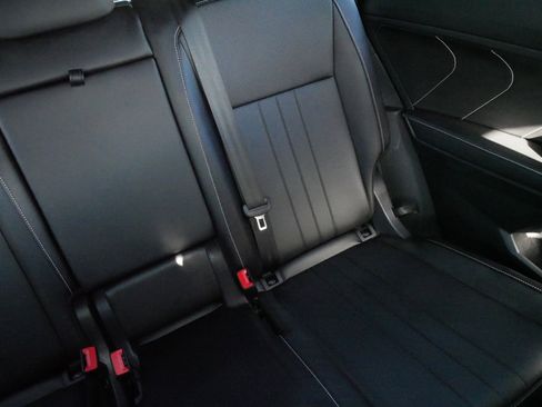 Used 2023 Volkswagen Tiguan SE R-Line image 15