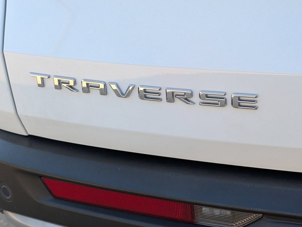 Used 2024 Chevrolet Traverse LT FWD image 34