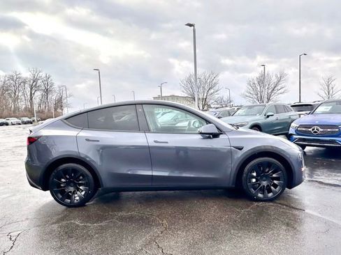 Used 2023 Tesla Model Y Long Range image 9