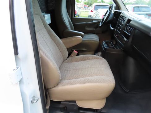 Used 2012 Chevrolet Express 2500 RWD image 19