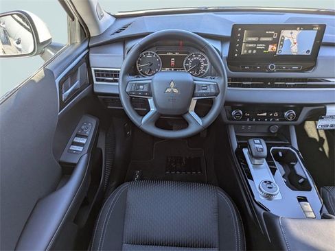 New 2025 Mitsubishi Outlander ES image 15