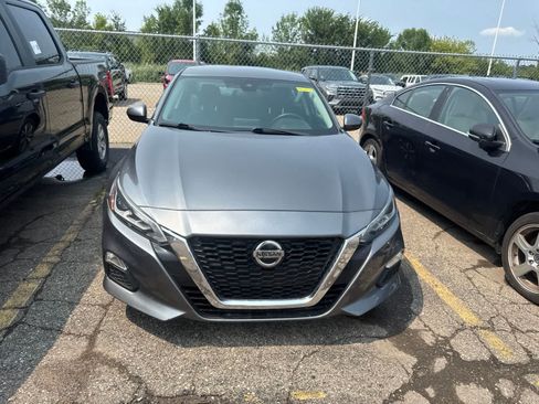 Used 2022 Nissan Altima 2.5 SV FWD image 4