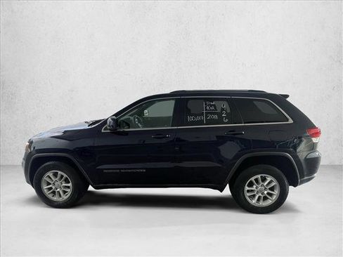 Used 2018 Jeep Grand Cherokee Laredo image 2