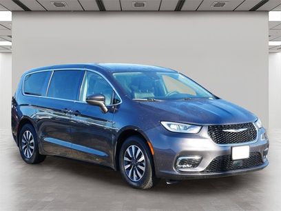 Used 2022 Chrysler Pacifica Touring-L