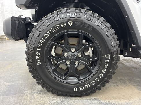 Certified 2025 Jeep Gladiator Sport AWD/4WD image 29