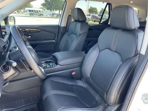 Used 2025 Honda Pilot Touring image 14