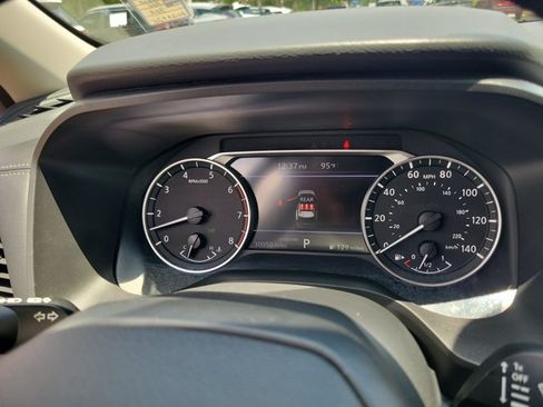 Used 2025 Nissan Rogue S FWD image 26