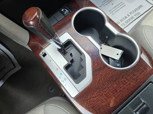 Used 2012 Toyota Camry XLE image 22