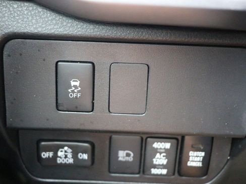 Used 2022 Toyota Tacoma TRD Off-Road AWD/4WD image 18