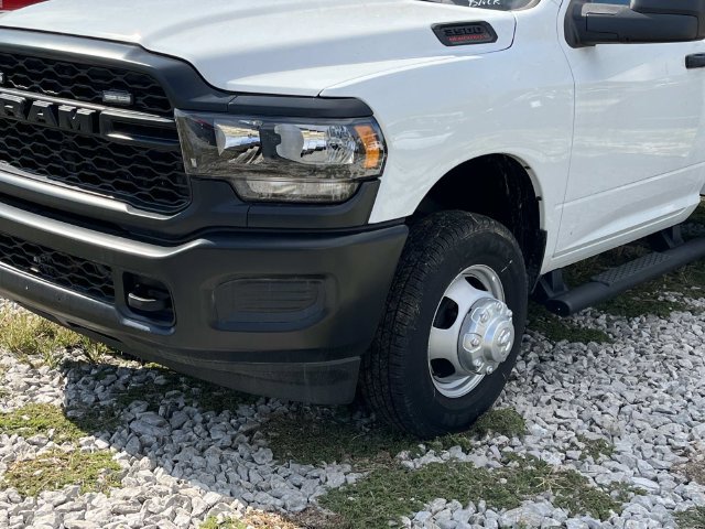 New 2024 RAM 3500 Tradesman AWD/4WD image 11