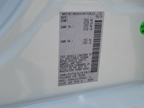 Certified 2025 Nissan Altima 2.5 SR w/ SR Premium Package FWD image 32