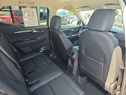 Used 2021 Buick Envision Essence w/ Technology Package I FWD image 32