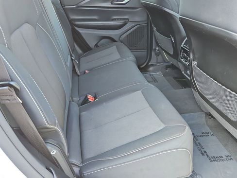 Used 2024 Jeep Grand Cherokee Laredo image 32