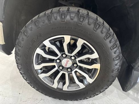 Used 2023 GMC Sierra 1500 AT4 w/ AT4 Premium Package AWD/4WD image 39