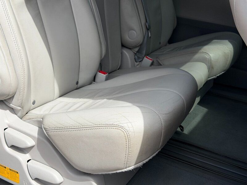Used 2014 Toyota Sienna XLE w/ XLE Premium Package FWD image 37
