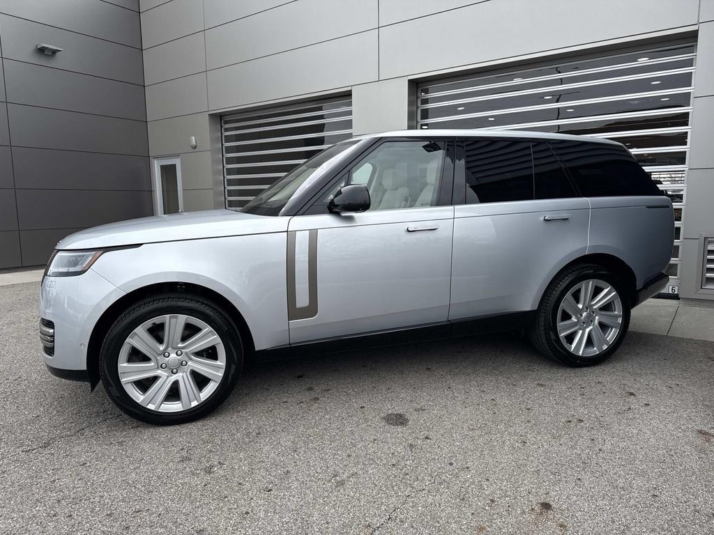 Used 2023 Land Rover Range Rover SE AWD/4WD image 3