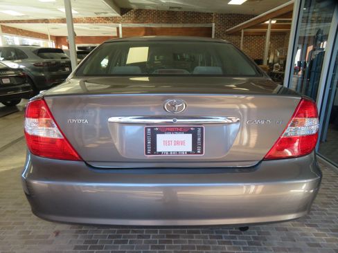 Used 2004 Toyota Camry SE image 5