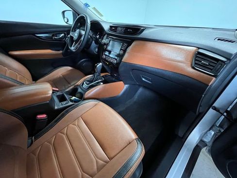 Used 2019 Nissan Rogue SL w/ Premium Package image 10