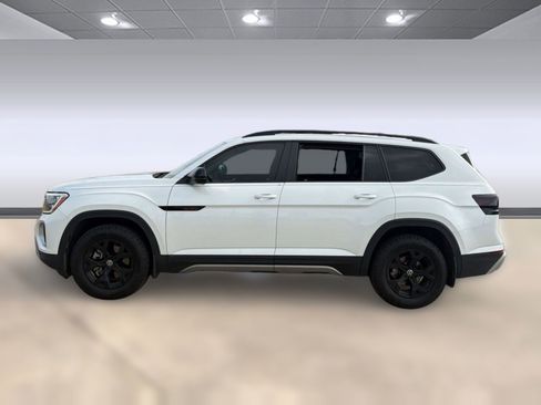 Used 2024 Volkswagen Atlas Peak Edition SEL AWD/4WD image 2