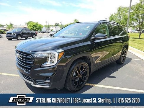 Used 2022 GMC Terrain SLT w/ Infotainment Package II AWD/4WD image 3