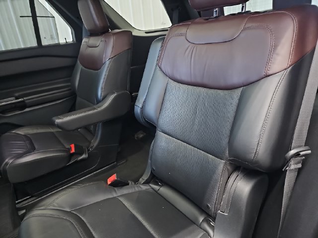 Used 2023 Ford Explorer Platinum w/ Technology Package AWD/4WD image 38